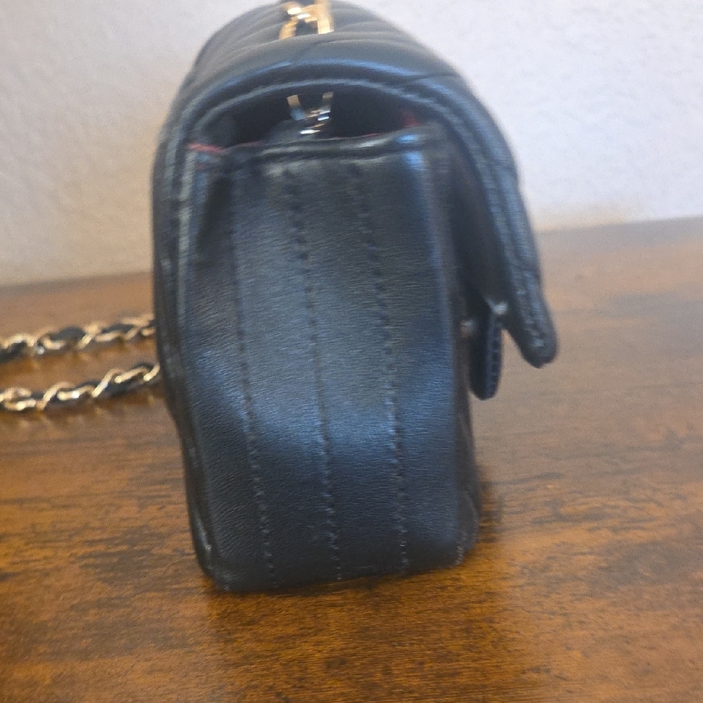 Elegant Black Quilted Handbag - Picture 5 of 7